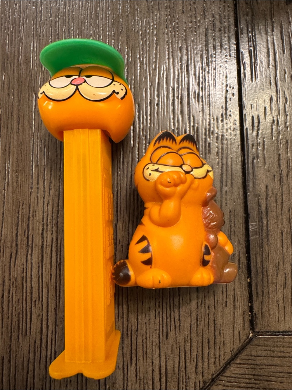 Orange Garfield Cat pez Candy Dispenser and Figurine - Orange vintage